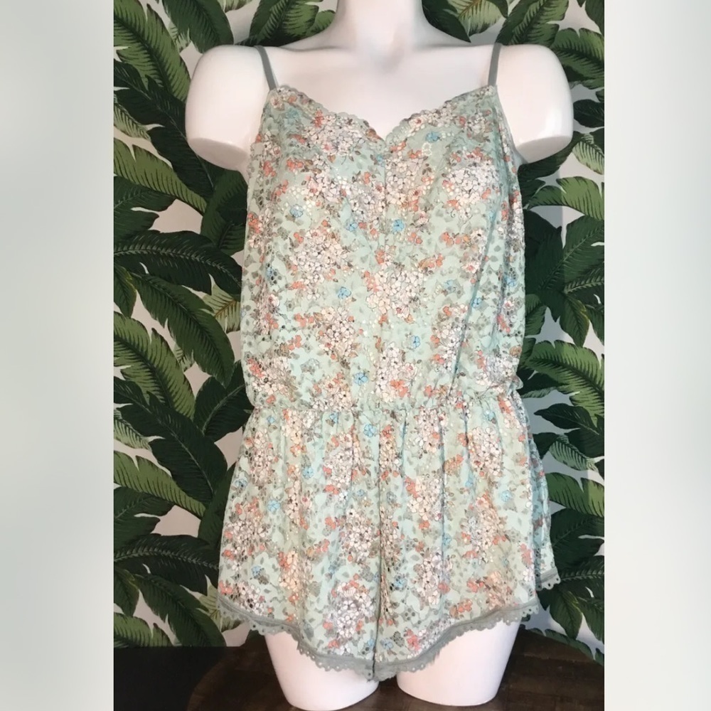 VICTORIA’S Secret Eyelet Silver Sea Floral Full Lace Romper Lingerie Size Medium - Picture 2 of 12